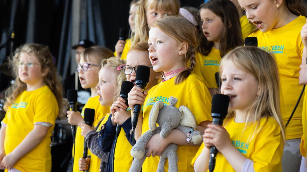 Barnekoret "Korklubben" song på Ulsteinmessa (Foto Svein Arne Orvik)