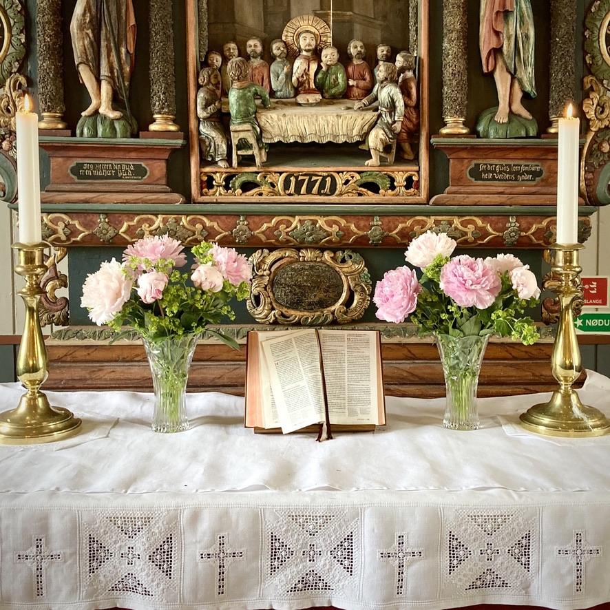 Feir gudstjeneste i sommer!