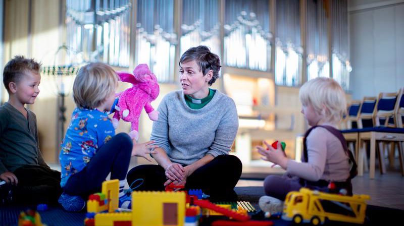 Bilde av kateket i arbeid med barn