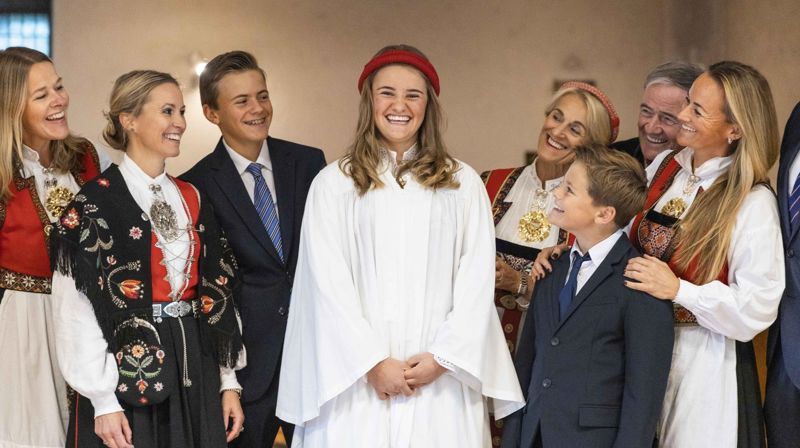 To av tre konfirmanter valgte kirkelig konfirmasjon fordi det er vanlig i deres familie, viser undersøkelser fra Den norske kirke. Foto: Von kommunikasjon / Den norske kirke.