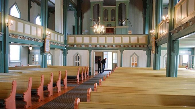 En tom Bjorbekk kirke. Foto: Geir Myre