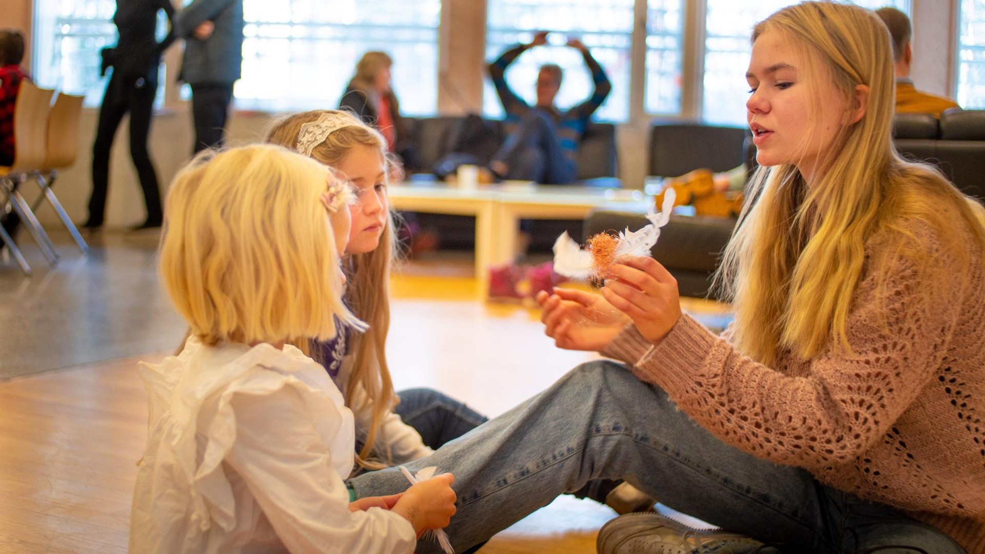 Den norske kyrkja får ekstra midlar frå regjeringa som skal gå til arrangement i juletida og på nyåret, utdeling av matposar til familiar og julegåver til born. (Illustrasjonsfoto: Sven-Erling Brusletto / Den norske kyrkja)
