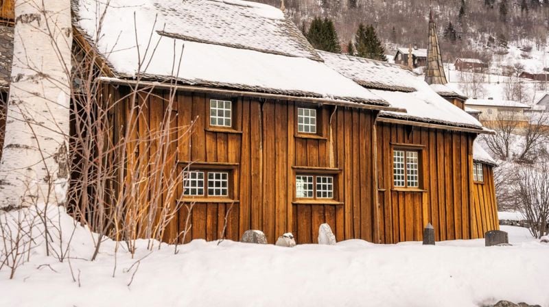 Hol gamle kyrkje i Buskerud har fått midler til et særskilt forprosjekt i år. (Foto: Joakim Birkeland/Den norske kirke)