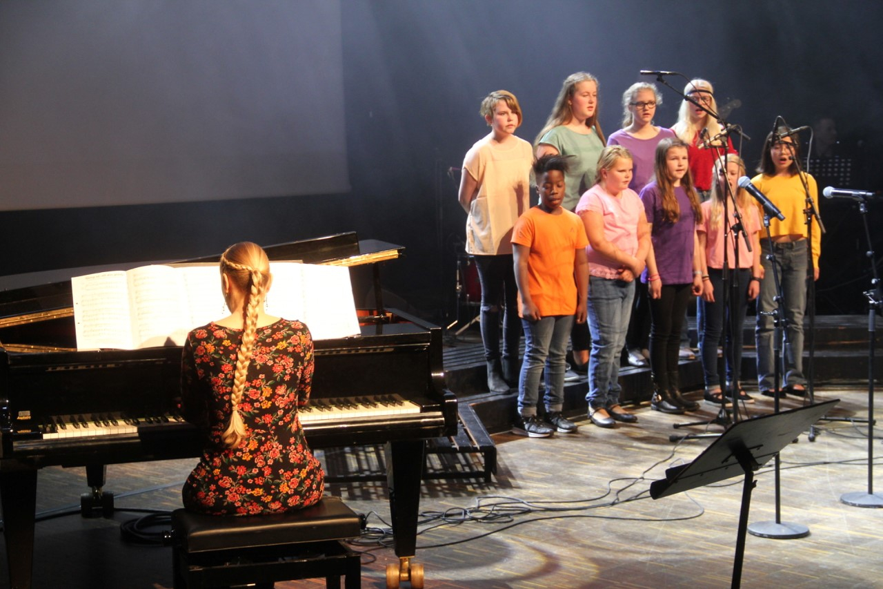 Halden ungdomskor under ledelse av Marie Håkensen