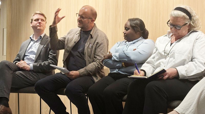 Fra seminaret i Trefoldighetskirken, også kalt Freds- og forsoningskirken, i Oslo. Fra venstre Åsmund Aukrust, utviklingsminister, Einar Tjelle, generalsekretær i Mellomkirkelig råd, Dr Majduline El Haj El Tahir, leder for den norske avdelingen av Sudanese Women Union og Christine Fossen, tidligere leder av FNs politistyrke i Sør-Sudan. (Foto: privat)