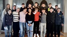 Årets konfirmanter fotografert på kirkebesøk i Gjesvær. Foto: Bente Olava Ravlo