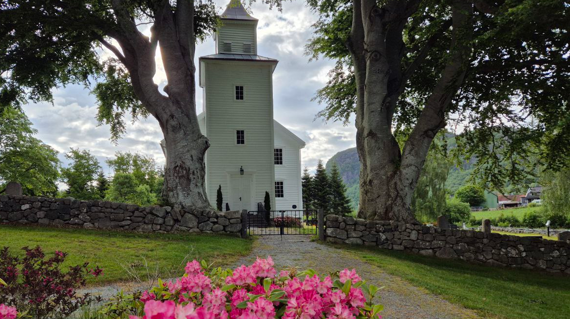 Sommar og haust i Høle kyrkje