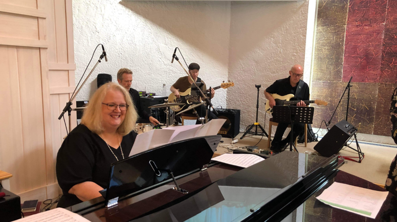 Konfirmasjonsgudstjeneste med fullt band