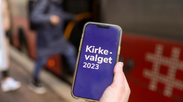 I år kan du stemme med mobilen! Foto: kirken.no