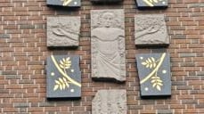 Kristus på veggen til Greverud kirke, kunstverk av Tor Lindrupsen.