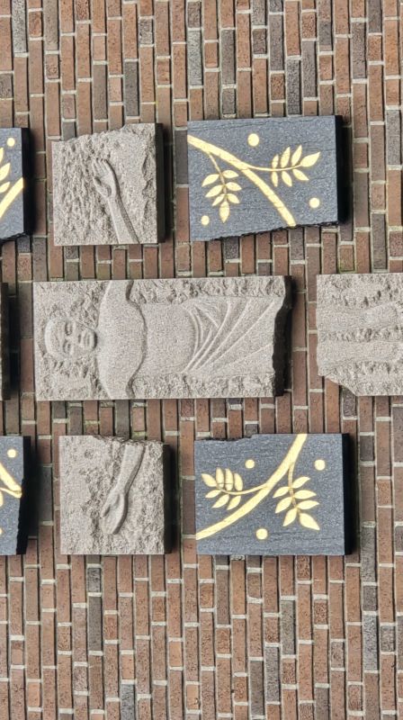 Kristus på veggen til Greverud kirke, kunstverk av Tor Lindrupsen.