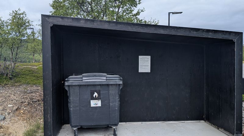 Informasjon om bruk av søppelkasser på Sandnes gravlund