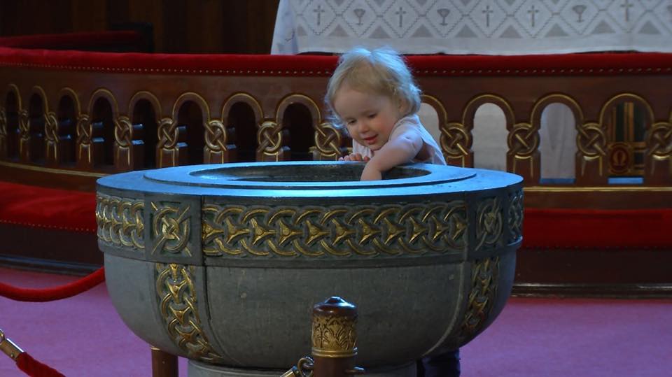 Barnas kirkesøndag - vafler, saft, sang og lek