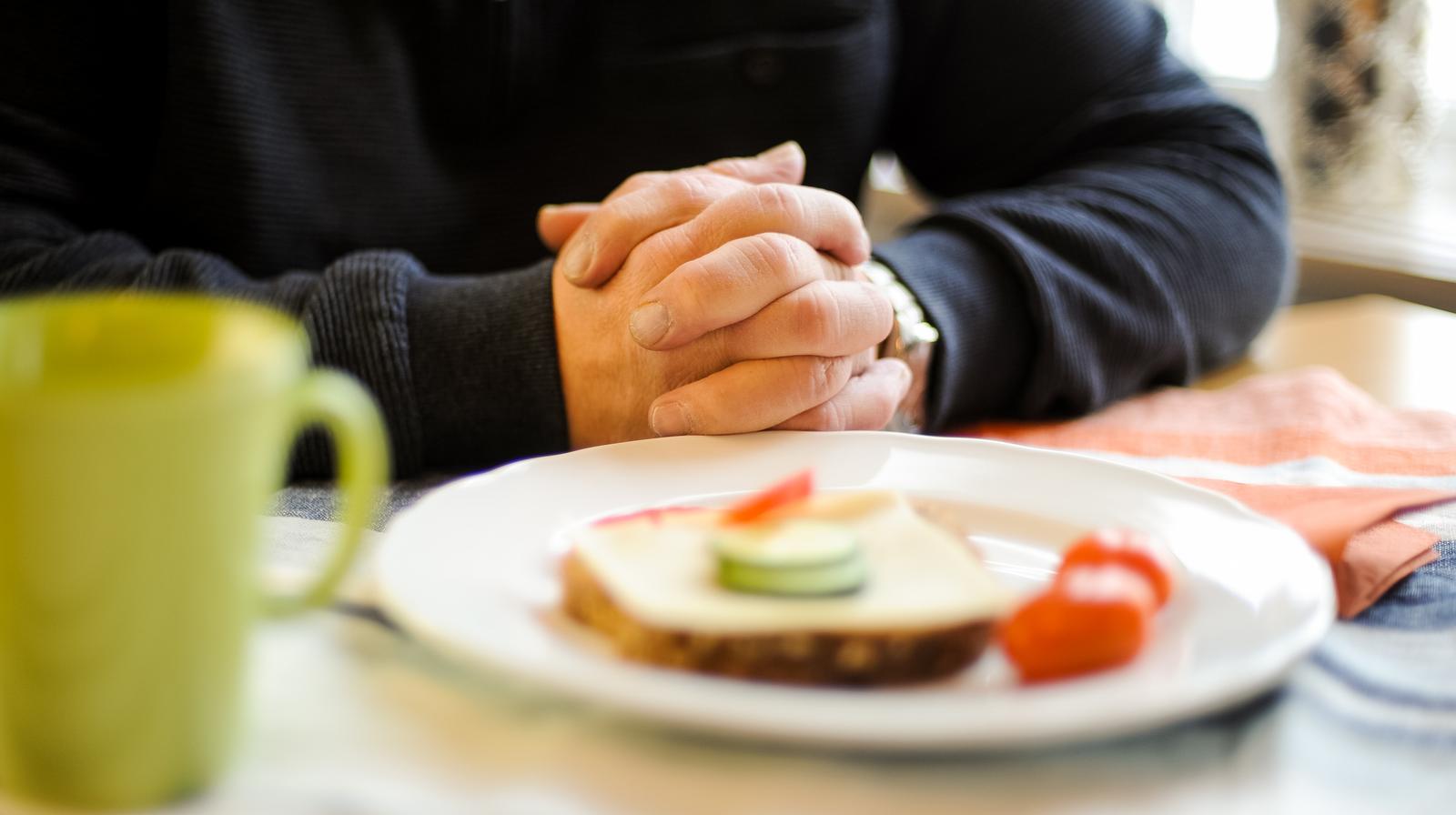 22 prosent har bedt for fred den siste tiden, viser en undersøkelse Opinion har gjort på vegne av Den norske kirke. Foto: Kirkerådet.