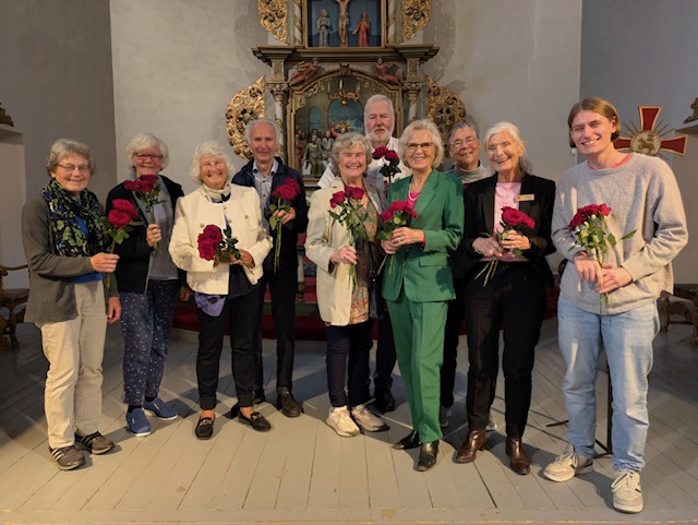 Frivillige kirkeverter og medliturger samlet i Asker kirke september 2025