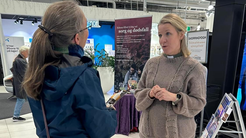 Mange gode menneskemøter og samtaler under årets allehelgensmarkering