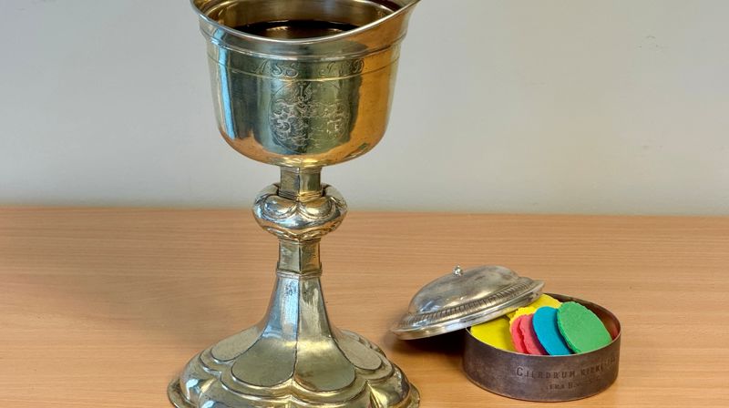 Nyhet! Fargerike nattverdsoblater innføres i kirken 🎨🌈