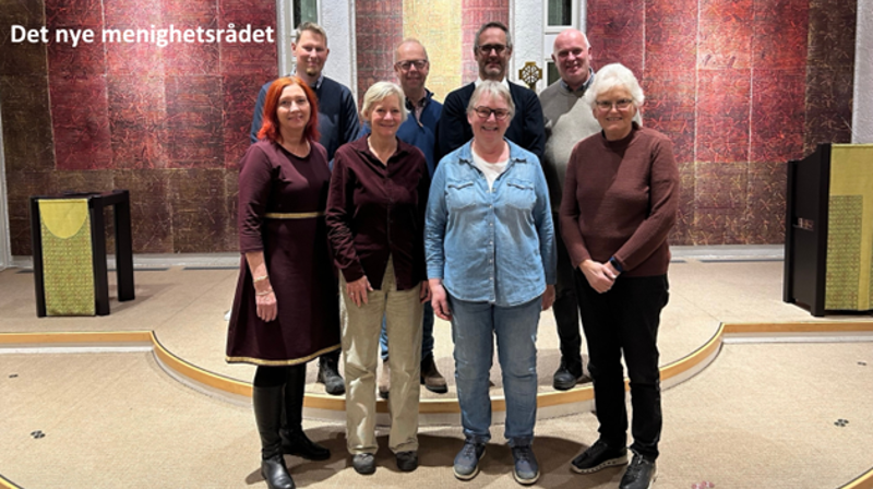 Foran fra venstre: Kristin Johansen (leder), Anne Moseid, Kirsten Bjørkhaug Fauske, Elin Saltrøe (fellesråds-representant). Bak fra venstre: Alf Tomas Tønnessen, Torgeir Wadseth (nestleder), Jarle Gundersen, Jan Otto Fredwall (sokneprest). Runa Maria Flø var ikke til stede da bildet ble tatt. Foto v/ Wenche Somdal (sekretær og saksbehandler for menighetsrådet).