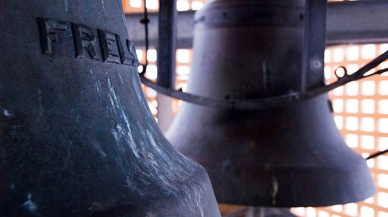 Kyrkjeklokkene kallar inn til bøn for dei lidande i Gaza 7. august kl. 15 i omlag 100 kyrkjer i Bjørgvin og mange kyrkjer i heile landet. Foto frå Søreide kirke i Bergen.