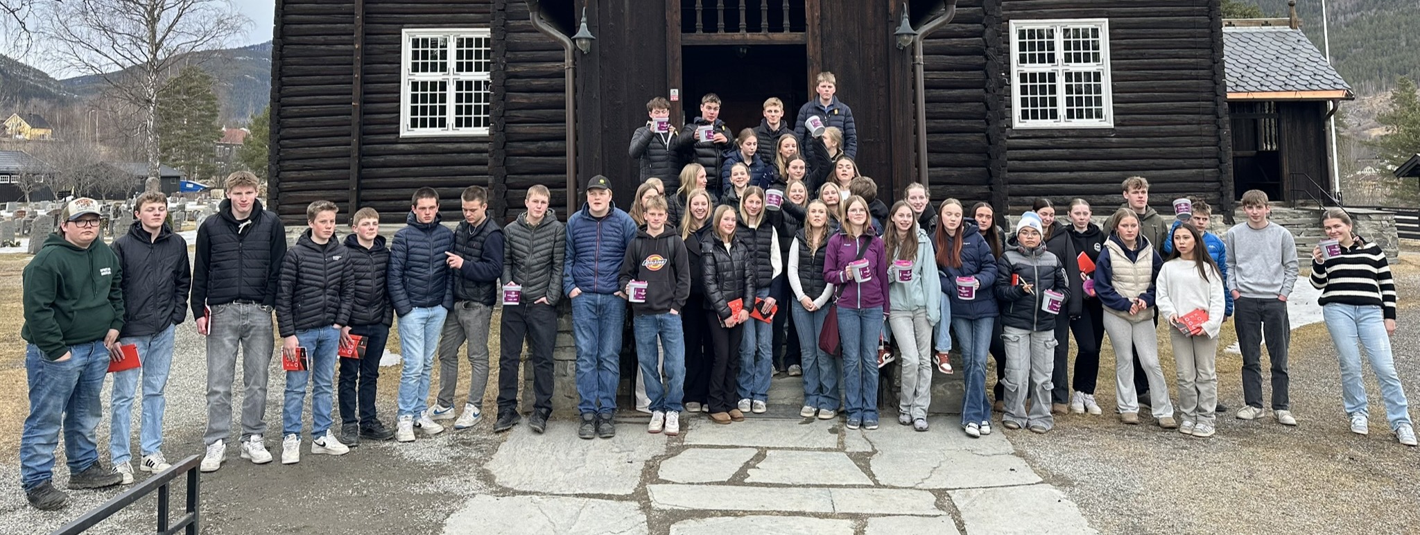 Konfirmantkullet i Nord-Fron 2025 samlar inn til Fasteaksjonen tysdag 8. april.