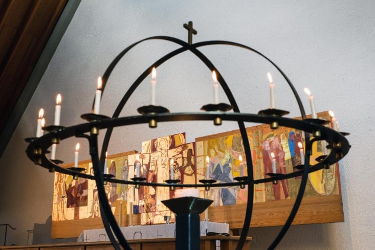 Lysgloben i Holmen kirke. Fotograf: Ole Vetrhus Aalvik