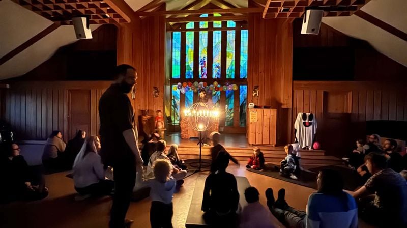 Familiefredag inviterer til Halloween-fest i Ås arbeidskirke