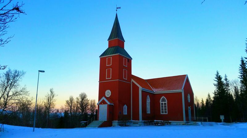Søndag 22. mars sender NRK gudstjeneste fra Elverhøy kirke i Tromsø. Foto: Frode Wigum.