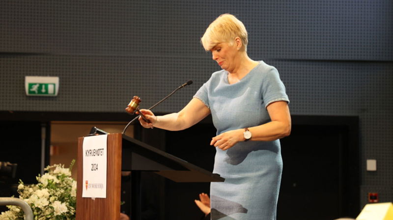 Her lukker hun sitt siste møte som kirkerådsleder. Foto: Den norske kirke