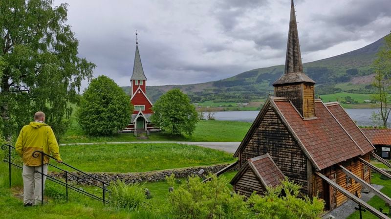 To av kyrkjene i Møre bispedøme: Rødven kyrkje og Rødven stavkyrkje. Foto: Maria Vassli Gjære