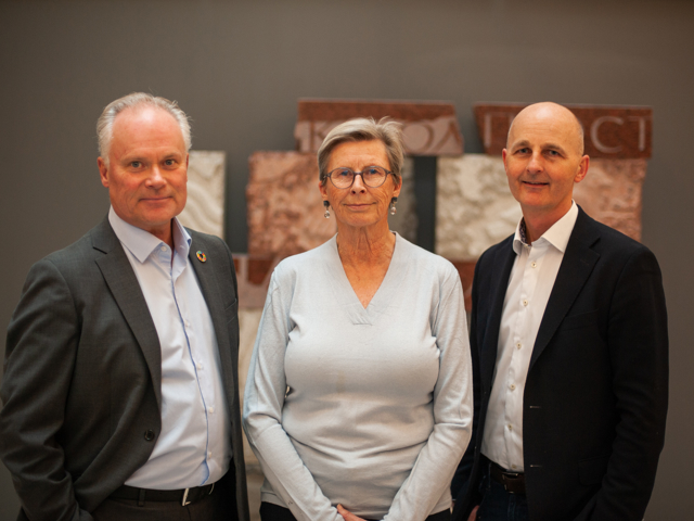 Styret i Dnk Eiendom. Fra venstre: styremedlem Frode Meinich, styreleder Anne Siiri Øyasæter og styremedlem Morten Stray Floberghagen. Foto: Helene Moe Slinning/Den norske kirke 