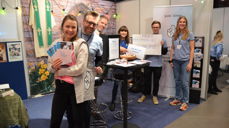 På stand: Vibeke Kolstø Andersen, undervisningsrådgiver, Petter Rønneberg, ungdomsrådgiver, Fredrik Brekke Møller, personalrådgiver, Elisabeth Danielsen Haare, trosopplæringsleder, Einar Østerhagen, kapellan og Heidi Skålid Amundsen, trosopplæringsmedarbeider