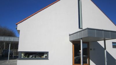 Inngangsparti til Asak kirkestue