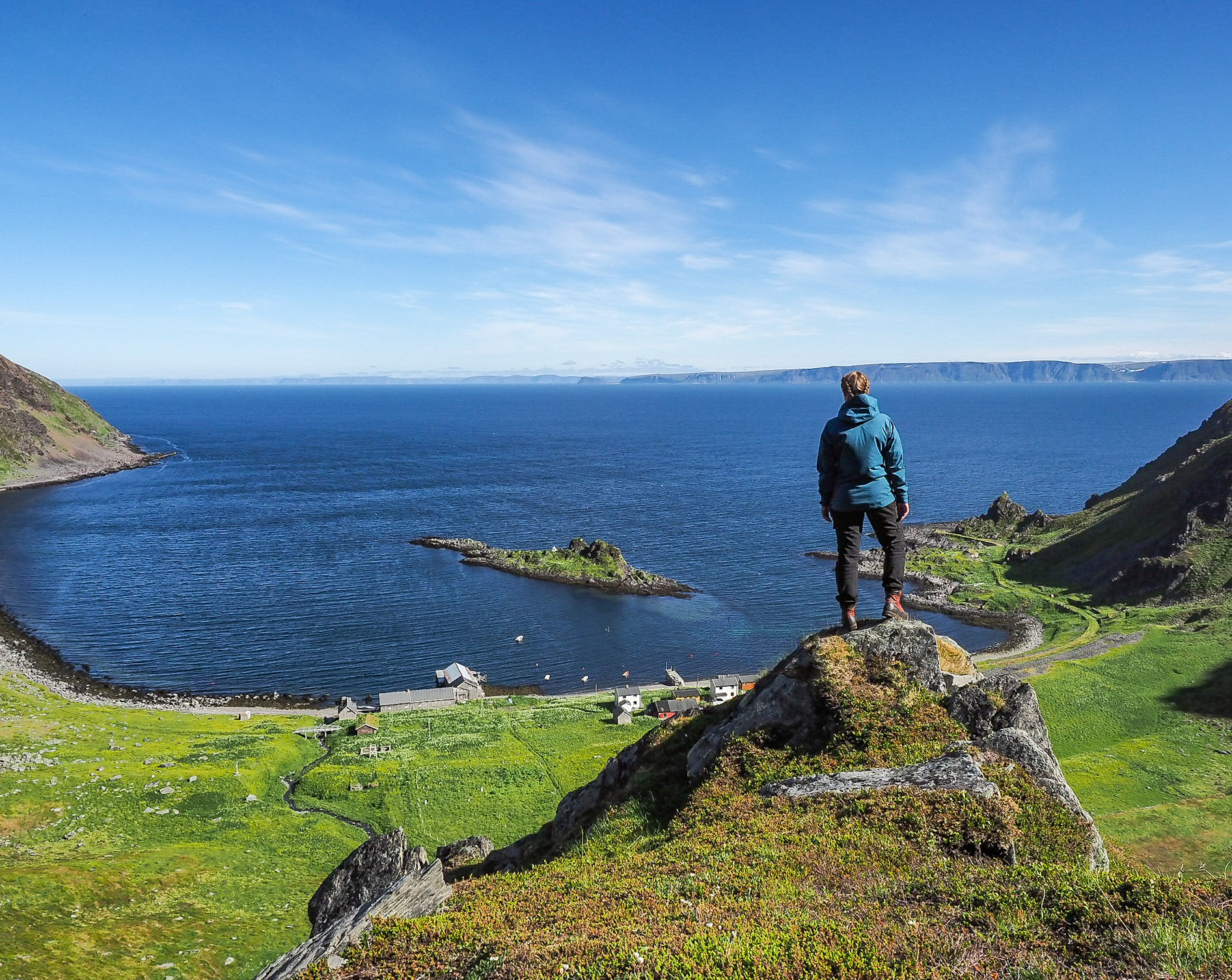 Kjelvik sett fra toppen av skaret (Foto: Niels Westphal)