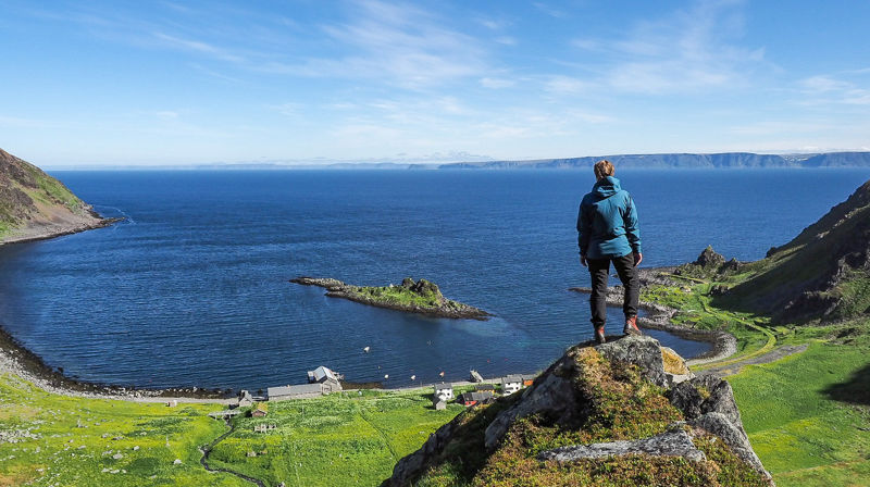 Kjelvik sett fra toppen av skaret (Foto: Niels Westphal)
