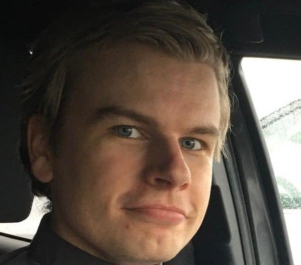 Jan Øyvind Lien - Erlandsen (30) er tilsatt som ny kapellan i Svelvik