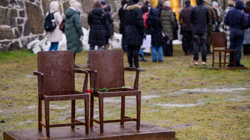 Fra fjorårets markering av den internasjonale holocaustdagen ved minnesmerket for deporterte norske jøder utenfor Akershus festning. Foto: HL senteret / Fartein Rudjord