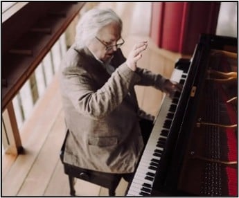 Et bilde som inneholder musikk, keyboard, musikkinstrument, KeyboardKI-generert innhold kan være feil.
