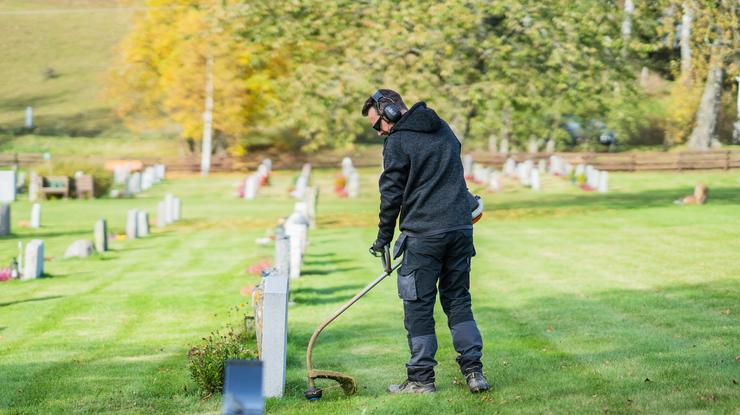 Våropprydding på kirkegårdene