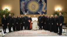 Biskop Ingeborg Midttømme og resten av biskopene i audiens i Roma. © Vatican Media.