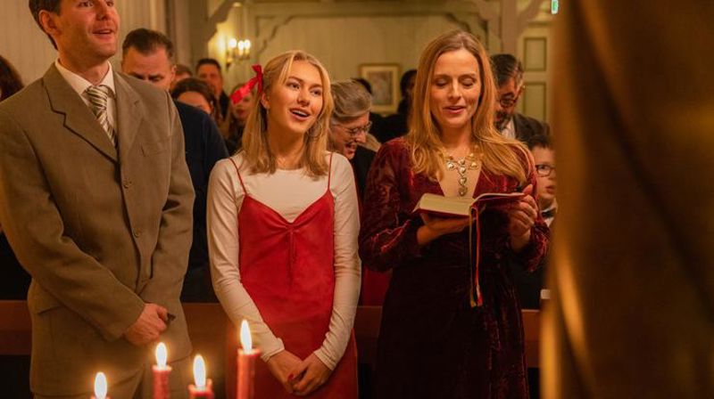 To av tre har planar om å vere innom kyrkja eller kyrkjegarden i løpet av desember (illustrasjonsfoto Ellevill / Den norske kyrkja).