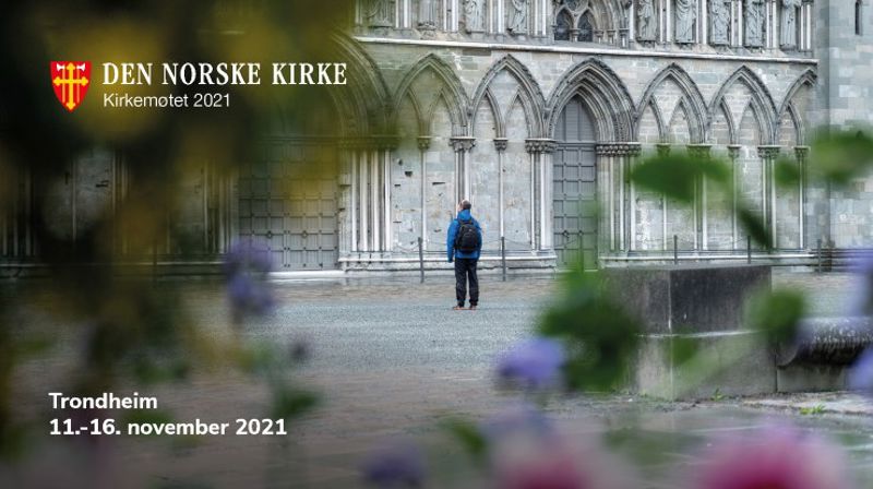 Temabilde for Kirkemøtet 2021. Pilegrim foran Nidarosdomen.