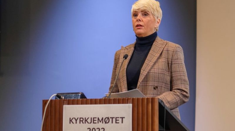 En berørt, nyvalgt kirkerådsleder talte til Kirkemøtet. Foto: Den norske kirke