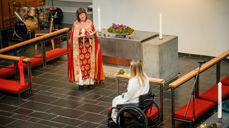 Diakon klar til teneste, etter vigsling av biskopen. (Foto: Per Eide)