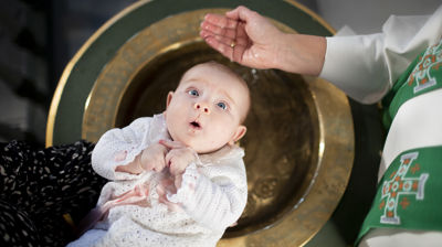 Alle mennesker er velkommen til dåp i Den norske kirke. Foto: Bo Mathisen / Den norske kirke
