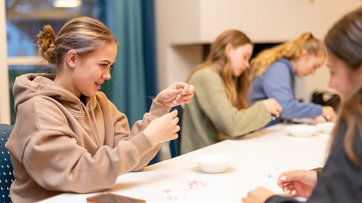 Kreativ kveld i kirken for ungdommer