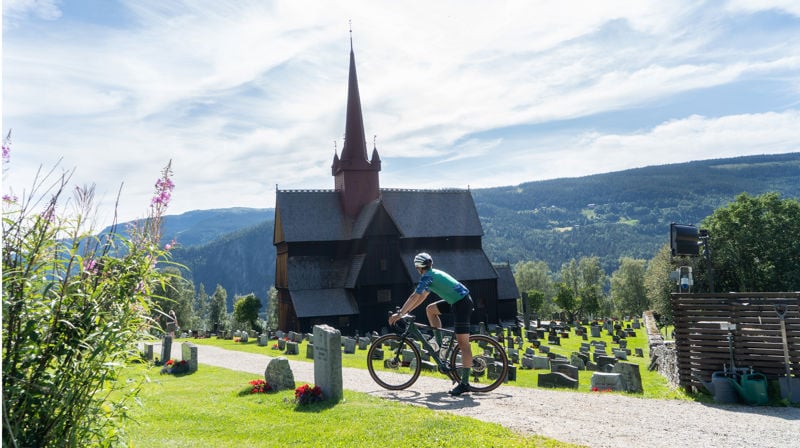 Kirken har samlet mennesker til gudstjeneste i over to tusen år. Foto: Joakim Birkeland / Den norske kirke