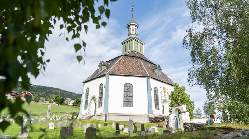 Stortinget har vedtatt en milliardsatsing på bevaring av kulturhistorisk verdifulle kirkebygg. Nå skal Den norske kirke og Riksantikvaren foreslå hvordan midlene fra OVF kan brukes på å bevare kirkene. Foto: Joakim Birkeland/Den norske kirke