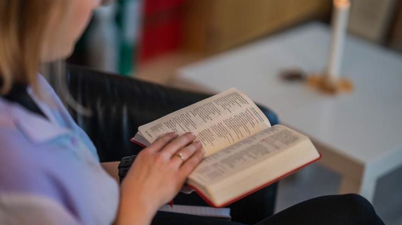 Finn enkelt frem i Bibelen på bibel.no. Foto: Torsten Kiserud