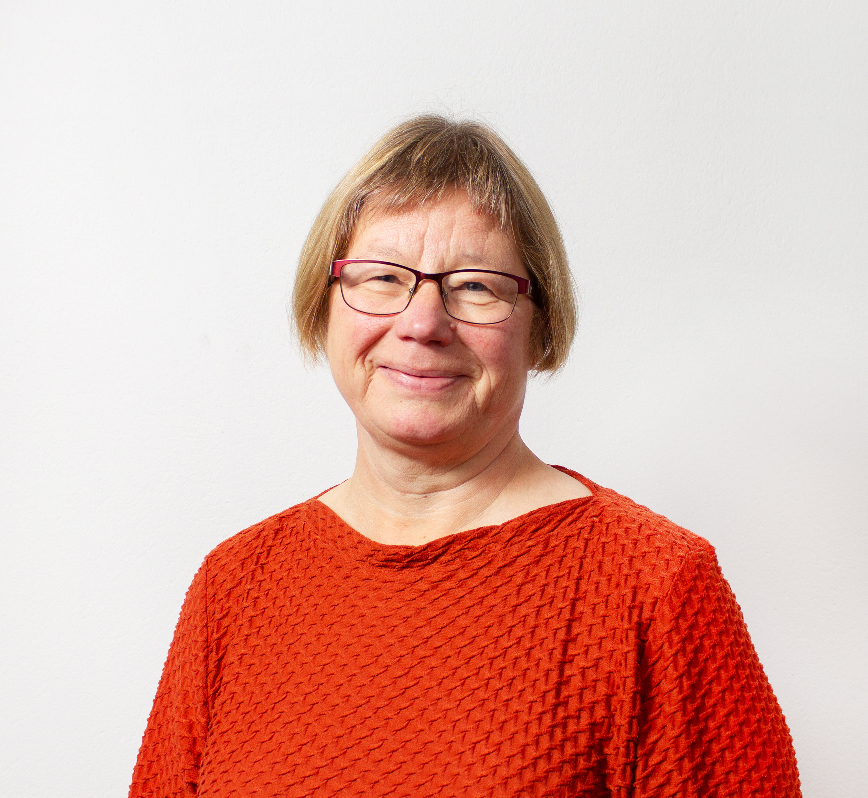 Anne Bergljot Skoglund er ny stiftsdirektør i Nord-Hålogaland bispedømme. Hun har bakgrunn som prest og prost i Alta gjennom 23 år. Hun har erfaring fra roller som hovedtillitsvalgt og nestleder i presteforeningen, samt arbeid i menighetsråd og fellesråd. Skoglund tiltrer stillingen 1. august.