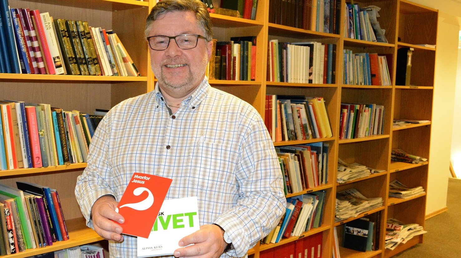 "Utforsk livet" og "Hvorfor Jesus" er to av bøkene som brukes på Alpha-kurs, forteller leder for Alpha Nore, Inge Morten Paulsen.